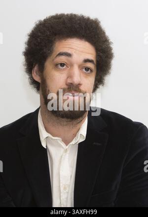 5. Dezember 2016: Hollywood, Kalifornien, USA: BRIAN JOSEPH BURTON, bekannt als Danger Mouse, Mitautor des Titelsongs Gold für den gleichnamigen Film. Danger Mouse: Brian Joseph Burton (* 29. Juli 1977 in Danger Mouse) ist ein US-amerikanischer Musiker, Songwriter und Produzent. Er wurde 2004 bekannt, als er das Album Grey veröffentlichte. Er gründete Gnarls Barkley mit CeeLo Green und produzierte die Alben St. Elywhere und The Odd Couple. 2009 arbeitete er mit James Mercer von der Indie-Rock-Band The Shins zusammen, um die Band Broken Bells zu gründen. In Additiv Stockfoto
