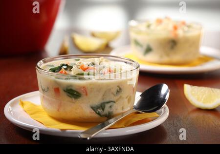 22. Dezember 2016 – Chicago, IL, USA – die Zitronensuppe mit Quinoa und Grünkohl ist inspiriert von dem griechischen Gericht Avgolemono auf Zitronen- und Eierbasis. (Bild: © Abel Uribe/TNS via ZUMA Wire) Stockfoto