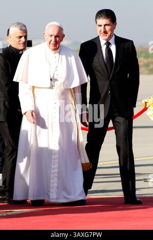Papst Franziskus und Nidschirfan Barzani / Nechirvan Barzani (Präsident Autonome Region Kurdistan) beim Besuch von Papst Franziskus in der Autonomen Region Kurdistan im Nordirak. Erbil, 07.03.2021 Stockfoto