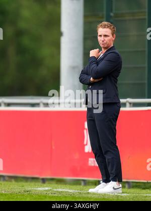 Utrecht, Niederlande. April 2025. Utrecht - Cheftrainer Jessica Torny von Feyenoord V1 während der zwanzigsten Runde der Azerion Vrouwen Eredivisie in der Saison 2024/2025. Das Spiel findet am 21. April 2025 im Trainingskomplex Zoudenbalch in Utrecht statt. Credit: Box to Box Pictures/Alamy Live News Stockfoto
