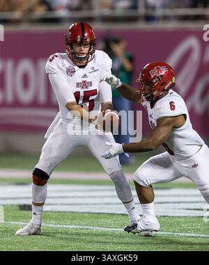 17. Dezember 2016: Arkansas State Red Wolves Quarterback Justice Hansen (15) übergibt den Ball in der 1. Halbzeit des Spiels zwischen den Arkansas State Red Wolves und den Central Florida Knights im AutoNation Cure Bowl 2016 im Camping World Stadium in Orlando, Florida. Del Mecum/CSM (Kreditbild: &Copy; Del Mecum/CSM via ZUMA Wire) Stockfoto