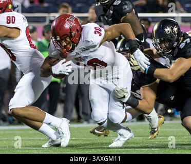 17. Dezember 2016: Arkansas State Red Wolves Running Back Johnston White (30) kämpft im AutoNation Cure Bowl 2016 im Camping World Stadium in Orlando um Yards im Spiel zwischen den Arkansas State Red Wolves und den Central Florida Knights. Del Mecum/CSM (Kreditbild: &Copy; Del Mecum/CSM via ZUMA Wire) Stockfoto