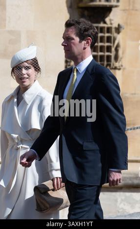 Windsor, Großbritannien. April 2025. Prinzessin Eugenie und ihr Ehemann Jack Brooksbank kommen zum Ostersonntagmorgen-Gottesdienst in der St. George's Chapel, Windsor Castle, Berkshire. Kredit: Maureen McLean/Alamy Stockfoto