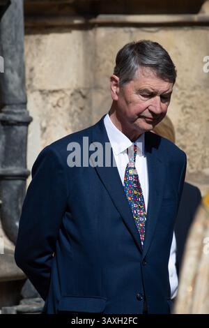 Windsor, Großbritannien. April 2025. Vizeadmiral Sir Timothy Laurence vor der St. George's Chapel auf Windsor Castle vor dem Gottesdienst am Ostersonntag. Kredit: Maureen McLean/Alamy Stockfoto