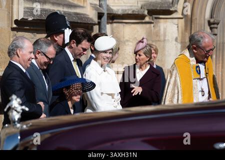 Windsor, Großbritannien. April 2025. Die königliche Familie vor der St. George's Chapel auf Windsor Castle am Ostersonntagmorgen. Kredit: Maureen McLean/Alamy Stockfoto