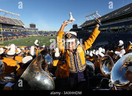 31. Dezember 2016: Orlando, FL, USA – die Bandmitglieder der Louisiana State-Band spielen am Samstag, den 31. Dezember 2016, im Camping World Stadium in Orlando, Florida, vor dem Buffalo Wild Wings Citrus Bowl gegen Louisville. (Bild: © Stephen M. Dowell/TNS via ZUMA Wire) Stockfoto