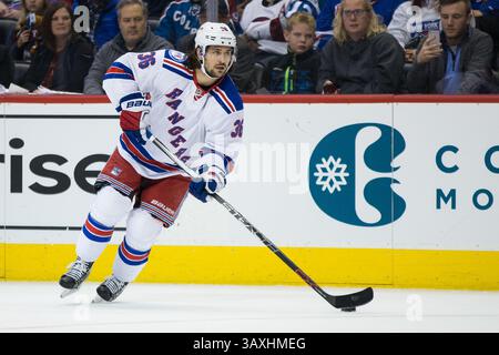 31. Dezember 2016: Mats Zuccarello () der New York Rangers (36) übernimmt den Puck während der dritten Periode in einem NHL-Matchup zwischen den New York Rangers und der Colorado Avalanche in der Pepsi Center Arena Denver CO, Rangers gewinnen 6:2, Scott D Stivason/Cal Sport Media (Credit Image: &Copy; Scott D Stivason/CSM via ZUMA Wire) Stockfoto