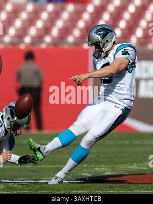 1. Januar 2017: Carolina Panthers kicker Graham Gano (9) im Spiel zwischen den Carolina Panthers und den Tampa Bay Buccaneers im Raymond James Stadium in Tampa, Florida. Del Mecum/CSM(Kreditbild: &Copy; Del Mecum/CSM via ZUMA Wire) Stockfoto