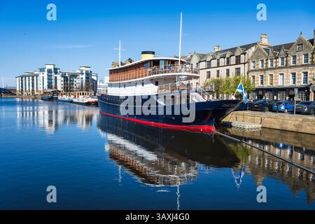 Das Boutique-Hotel „Ocean Mist“ liegt am Wasser von Leith an der Küste in Leith, Edinburgh, Schottland, Großbritannien Stockfoto