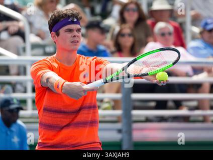 21. Februar 2017: Milos Raonic aus Kanada bereitet sich auf den Einsatz gegen Tim Smyczek aus den Vereinigten Staaten vor, während eines ersten Rundenspiels des professionellen Tennisturniers der Delray Beach Open 2017 im Delray Beach Stadium & Tennis Center in Delray Beach, Florida, USA. Milos Raonic besiegte Tim Smyczek mit 6:1 6:4. Mario Houben/CSM(Kreditbild: &Copy; Mario Houben/CSM via ZUMA Wire) Stockfoto