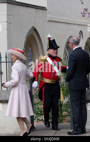Windsor, Großbritannien. April 2025. Ein Militärritter, nachdem er am Ostersonntagmorgen den Gottesdienst in der St. George's Chapel, Windsor Castle, Berkshire besucht hatte. Kredit: Maureen McLean/Alamy Stockfoto