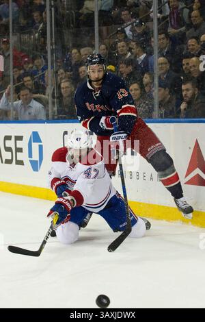21. Februar 2017: Alexander Radulov (47) und Kevin Hayes (13) kämpfen um den Puck während des Spiels zwischen den New York Rangers und den Montreal Canadiens im Madison Square Garden in Manhattan. Die Montreal Canadiens besiegen die New York Rangers 3-2. Obligatorischer Kredit: Kostas Lymperopoulos/CSM (Kredit-Bild: &Copy; Kostas Lymperopoulos/CSM via ZUMA Wire) Stockfoto