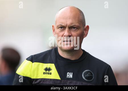 LONDON, Großbritannien - 21. April 2025: Millwall Manager Alex Neil während des EFL Championship Matches zwischen Millwall FC und Norwich City FC in den (Credit: Craig Mercer/ Alamy Live News) Stockfoto