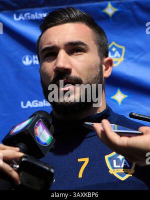 24. Februar 2017: Carson, Kalifornien, USA – der neu erworbene französische Fußballspieler Romain Alessandrini wird vorgestellt. (Bild: © Michael Janosz/isiphotos.com/ZUMA Wire) Stockfoto