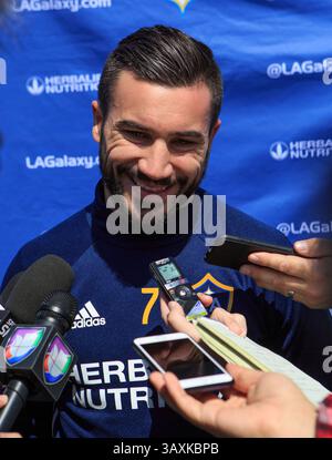 24. Februar 2017: Carson, Kalifornien, USA – der neu erworbene französische Fußballspieler Romain Alessandrini wird vorgestellt. (Bild: © Michael Janosz/isiphotos.com/ZUMA Wire) Stockfoto
