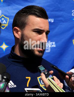 24. Februar 2017: Carson, Kalifornien, USA – der neu erworbene französische Fußballspieler Romain Alessandrini wird vorgestellt. (Bild: © Michael Janosz/isiphotos.com/ZUMA Wire) Stockfoto