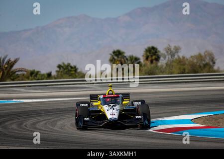 Der Fahrer DER NTT INDYCAR-SERIE, COLTON HERTA (26) (USA) aus Valencia, KALIFORNIEN, fährt während des Thermal Club INDYCAR Grand Prix im Thermal Club in Thermal CA durch die Kurven. Stockfoto