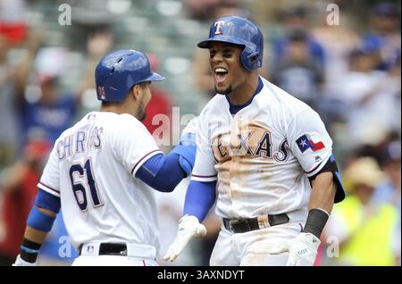 31. August 2016: Arlington, TX, USA – Carlos Gomez der Texas Rangers feiert seinen Grand Slam im vierten Inning gegen die Seattle Mariners im MLB-Baseball am Mittwoch, 31. August 2016 in Arlington, Texas. (Bild: © Khampha Bouaphanh/TNS via ZUMA Wire) Stockfoto