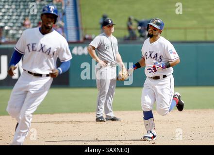 31. August 2016 - Arlington, TX, USA - Rougned Odor der Texas Rangers ist am Mittwoch, 31. August 2016, in Arlington, Texas, im 8. Inning gegen die Seattle Mariners auf einem homer mit drei Läufen getroffen worden. (Bild: © Khampha Bouaphanh/TNS via ZUMA Wire) Stockfoto