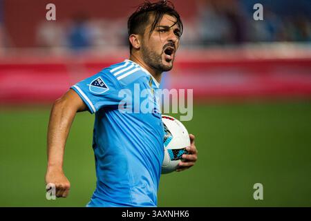September 2016: Bronz, New York, USA DAVID VILLA (7) feiert sein Tor in der zweiten Halbzeit während des regulären Saisonspiels im Yankee Stadium in der Bronx. (Kreditbild: © Mark Smith via ZUMA Wire) Stockfoto