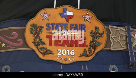 23. September 2016 – Dallas, TX, USA – Big Tex, Gürtelschnalle und all, wird mit der State Fair of Texas eine Woche vor der Eröffnung im Midway in Dallas am Freitag, den 23. September 2016, auf Platz gebracht. (Bild: © Paul Moseley/TNS via ZUMA Wire) Stockfoto