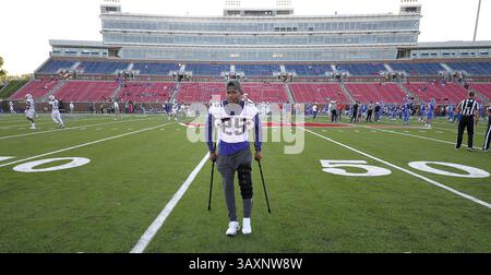 23. September 2016: Dallas, TX, USA – verletzte Texas Christian Wide Receiver KaVontae Turpin (25) auf dem Feld vor einem Spiel gegen Southern Methodist im Gerald J. Ford Stadium in Dallas am Freitag, 23. September 2016. (Kreditbild: © Max Faulkner/TNS via ZUMA Wire) Stockfoto