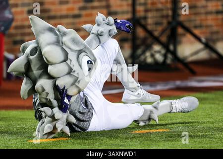 September 2016 – Dallas, Texas, USA S - TCU Horned Frog's Mascot in Aktion während des Spiels zwischen den TCU Horned Frogs und den SMU Mustangs im Gerald J. Ford Stadium in Dallas, Texas. (Bild: © Dan Wozniak via ZUMA Wire) Stockfoto