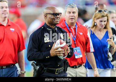 September 2016 – Dallas, Texas, USA S - Dallas Police Chief David Brown, im Spiel vor dem Spiel zwischen den TCU Horned Frogs und den SMU Mustangs im Gerald J. Ford Stadium in Dallas, Texas. (Bild: © Dan Wozniak via ZUMA Wire) Stockfoto