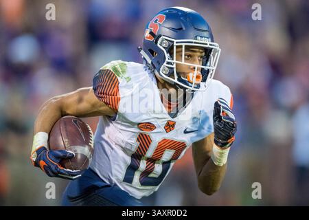 Syracuse Wide Receiver Sean Riley (10) während des NCAA College Football Spiels zwischen Syracuse und Clemson am Samstag, 5. November 2016 im Memorial Stadium in Clemson, SC. Jacob Kupferman/CSM(Kreditbild: &Copy; Jacob Kupferman/CSM via ZUMA Wire) Stockfoto