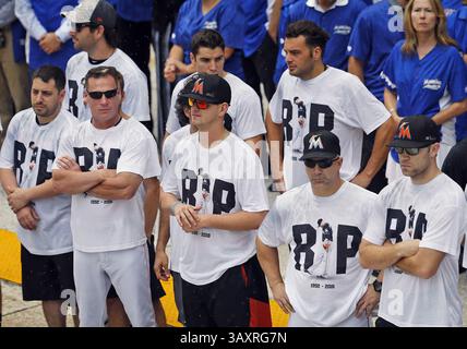 28. September 2016 – Miami, FL, USA – die Spieler der Marlins tragen T-Shirts, um Jose Fernandez am 28. September 2016 im Marlins Park in Miami zu begrüßen. (Bild: © Carl Juste/TNS via ZUMA Wire) Stockfoto