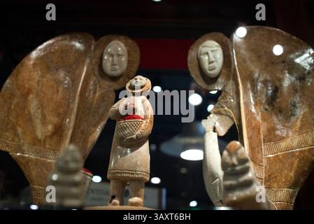 Juni 30, 2016 - Juneau, Alaska, USA - Souvenirladen im Nature Center. Mount Roberts Tramway. Juneau, Alaska. USA. Das Nature Center, ein beliebter Ort über dem Trubel der Innenstadt von Juneau auf der Mount Roberts Tram. Geschenke und Bücher in Bezug auf die Natur, unterhaltsame interaktive und interpretierende Ausstellungen, Informationen zu Wanderwegen und ermäßigte lokale Touren. (Bild: © Sergi Reboredo/ZUMA Wire/ZUMAPRESS.com) Stockfoto
