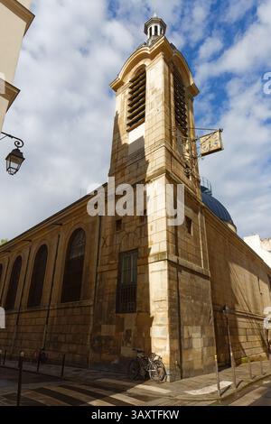 Die Kirche Notre-Dame-de-Bonne-Nouvelle befindet sich in der Rue de la Lune im 2. Bezirk von Paris und wurde zwischen 1823 und 1830 erbaut. Stockfoto