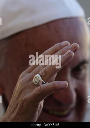 12. Oktober 2016 - Vatikanstadt Staat (Heiliger Stuhl) - PAPST FRANZISKUS während seiner Generalaudienz am mittwoch auf dem Petersplatz im Vatikan. (Foto: © Evandro Inetti Via ZUMA Wire) Stockfoto