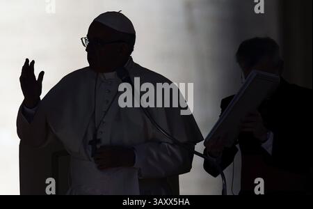 12. Oktober 2016 - Vatikanstadt Staat (Heiliger Stuhl) - PAPST FRANZISKUS während seiner Generalaudienz am mittwoch auf dem Petersplatz im Vatikan. (Foto: © Evandro Inetti Via ZUMA Wire) Stockfoto