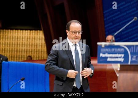 11. Oktober 2016 - Straßburg, Frankreich - der französische Präsident FRANCOIS HOLLANDE hält eine Rede vor der Parlamentarischen Versammlung des Europarates (PACE) in Straßburg. (Bild: © Elyxandro Cegarra/ZUMA Wire/ZUMAPRESS.com) Stockfoto