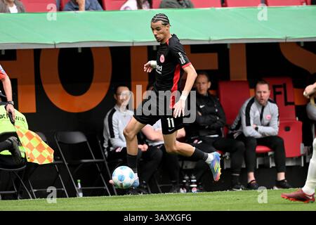 Fussball; Spieltag 30; 1. Bundesliga; Saison 2023/2024; FC Augsburg gegen Eintracht Frankfurt am 20.04.2025 in Augsburg. UBz: 11 Hugo Ekitike, Eintracht Frankfurt. Stockfoto