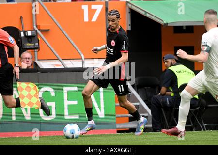 Fussball; Spieltag 30; 1. Bundesliga; Saison 2023/2024; FC Augsburg gegen Eintracht Frankfurt am 20.04.2025 in Augsburg. UBz: 11 Hugo Ekitike, Eintracht Frankfurt. Stockfoto