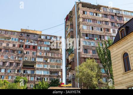 August 2018. Armenien. Jerewan. Jerewan. Apartmentgebäude. Stockfoto
