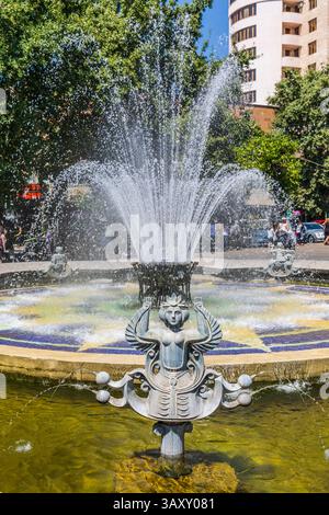 August 2018. Armenien. Jerewan. Brunnen am Charles Aznavour Square. Stockfoto