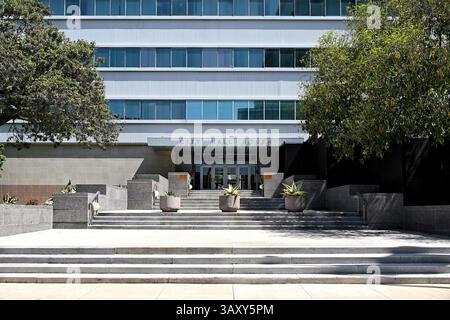 LOS ANGELES, KALIFORNIEN - 7. April 2025: Eingang LA City Hall South auf der 1st Street. Stockfoto