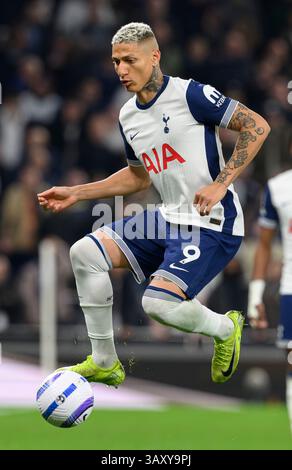 London, Großbritannien. April 2025. Tottenham Hotspur Stadium London, England - 21. April 2025: Tottenham Hotspur's Richarlison während des Premier League 2024/25 League Spiels zwischen Tottenham Hotspur FC und Nottingham Forest FC im Tottenham Hotspur Stadium am 21. März 2025 in London, England (David Horton/SPP) Credit: SPP Sport Press Photo. /Alamy Live News Stockfoto