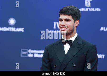 Madrid, Spanien. April 2025. Spaniens Tennisspieler Carlos Alcaraz posiert bei der Ankunft bei der Laureus World Sports Awards 2025 in Madrid, Spanien, am 21. April 2025. Quelle: Peng Ziyang/Xinhua/Alamy Live News Stockfoto