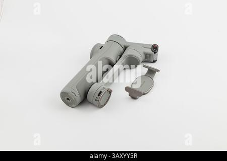 Lviv Ukraine 08.04.25 dieser Gimbal-Stabilisator wurde für die Aufnahme flüssiger Videos entwickelt und verfügt über eine leichte Struktur und verschiedene Steuerungsoptionen für Stockfoto