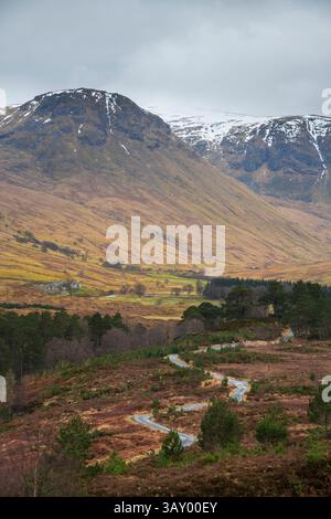 Gewundene Straße, Glen Lyon, Perth und Kinross, Schottland Stockfoto