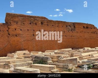Grabsteine auf dem Miara Friedhof im historischen jüdischen Viertel Mellah in Marrakesch, Marokko. Stockfoto