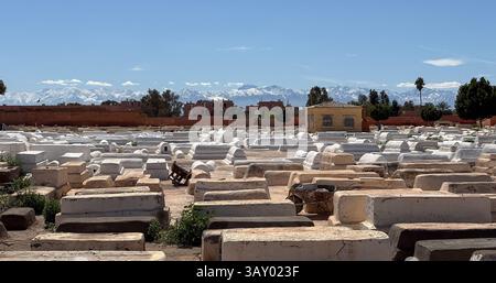 Grabsteine auf dem Miara Friedhof im historischen jüdischen Viertel Mellah in Marrakesch, Marokko. Stockfoto