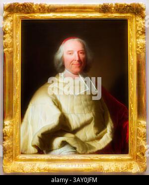 Ein historisches Porträt eines vornehmen Mannes, gekleidet in aufwendigen Gewändern, mit einem ruhigen Ausdruck und mit einer Kardinalmitre verziert, eingerahmt in einer kunstvoll verzierten Goldfassung., möglicherweise Werkstatt von Hyacinthe Francois Rigaud, Französisch, 1659-1743, Kardinal Andre Hercule de Fleury 1653-1743, ca. 1728, Öl auf Leinwand, ungerahmt: 32 x 25 1/4 Zoll (81,3 x 64,1 cm), Klassische Kunst mit einem modernen Artotop Stockfoto