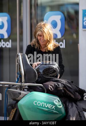 London, England, Großbritannien. April 2025. Kate Garraway kommt in den Global Radio Studios für ihre Radiosendung Credit: Richard Lincoln/Alamy Live News Stockfoto
