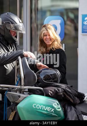 London, England, Großbritannien. April 2025. Kate Garraway kommt in den Global Radio Studios für ihre Radiosendung Credit: Richard Lincoln/Alamy Live News Stockfoto