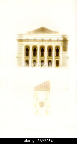 Eine detaillierte architektonische Zeichnung mit einer großen Fassade mit klassischen Säulen und einem markanten dreieckigen Giebel, begleitet von einer Schnittansicht, die komplizierte Designelemente enthüllt., Plan und Höhe des Theaters des Italiens, Fassaden- und Grundriss der ehemaligen Théâtre national de l'Opéra-Comique in Paris, PL. 40, nach S. 144, S. 227, Landon (Direxit), J. G. Legrand; C. P. Landon: description de Paris et de ses édifices: avec un précis historique et des Observations sur le caractère de leur Architecture, et sur les principaux objets d'Art et de curiosité qu'ils Renferment. Second é Stockfoto